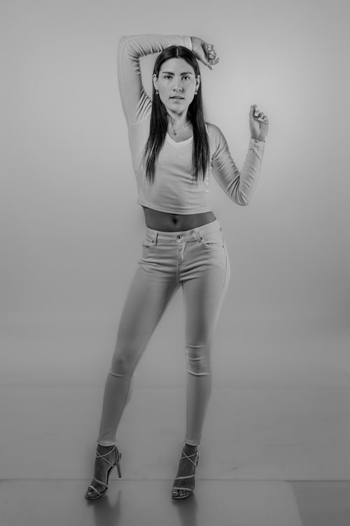 Vylustra model editorial